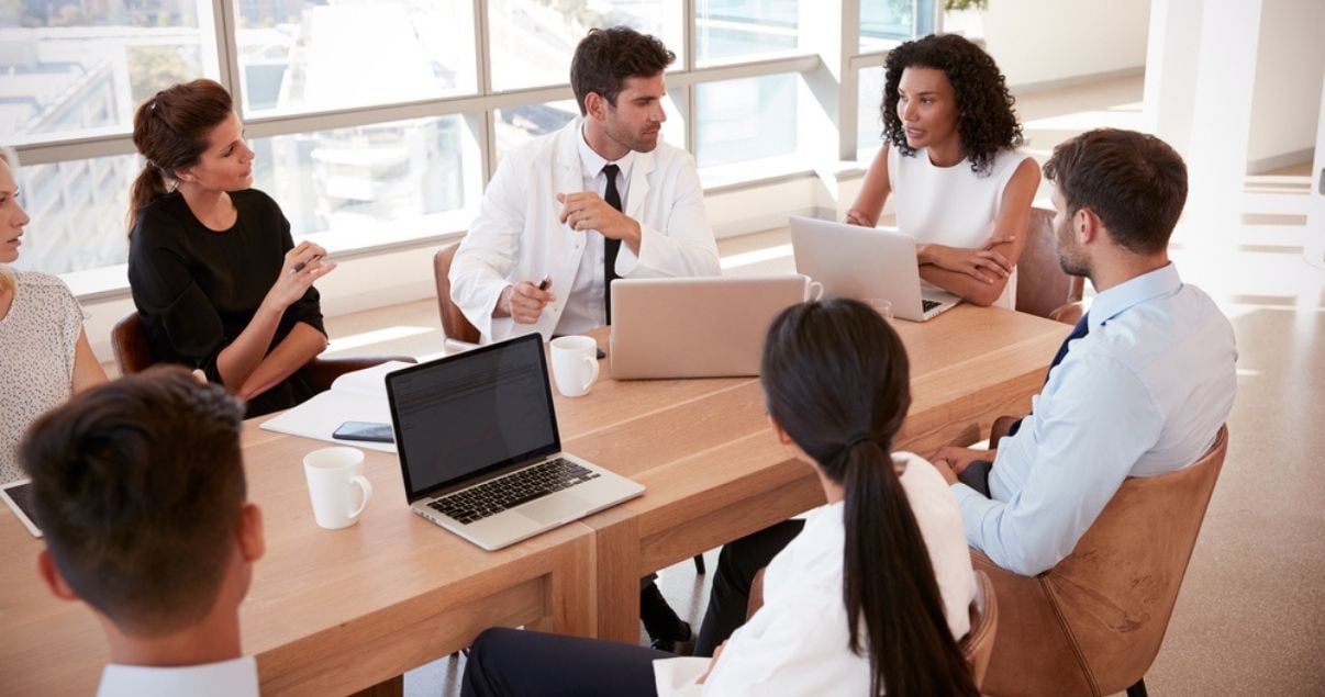 Medical team discussing data gathered with Kizeo Forms